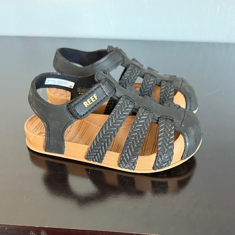 Reef Kids Black and Tan Sandals
